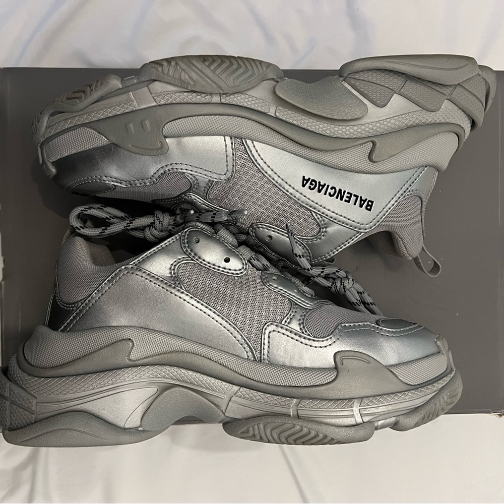 Balenciaga Triple S Silver Metallic E39